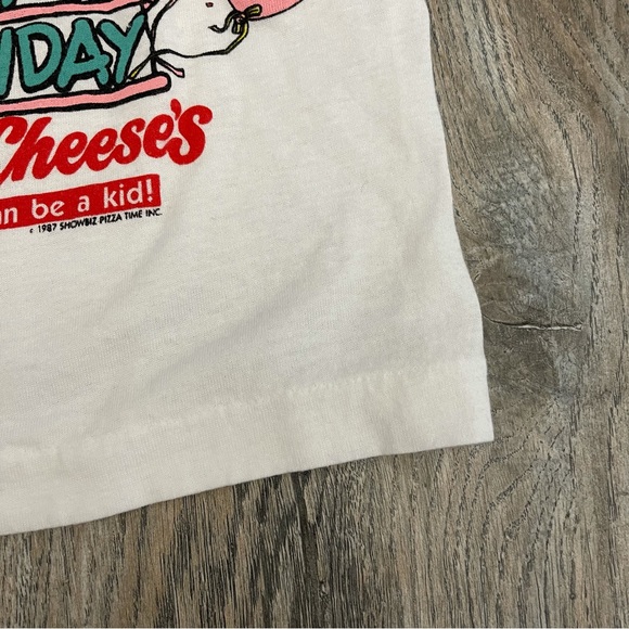 Chuck Cheese’s Happy Birthday White Single Stitch T Shirt 6-8 Youth Kids USA 80s - Picture 14 of 15